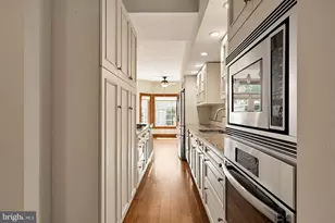 221 E St SE, Washington, DC 20003 - Photo 30
