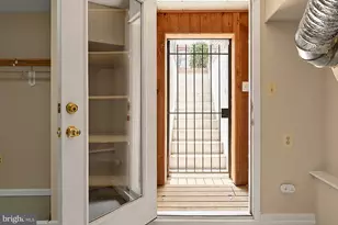 221 E St SE, Washington, DC 20003 - Photo 52