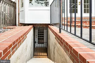 221 E St SE, Washington, DC 20003 - Photo 60