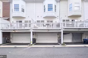 715 G St SW, Washington, DC 20024 - Photo 38