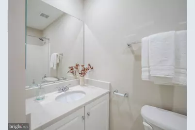 715 G Street SW, Washington, DC 20024 - Photo 32