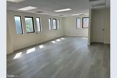 4434 Macarthur Boulevard NW #202, Washington, DC 20007 - Photo 4