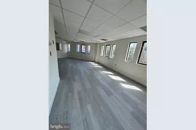 4434 Macarthur Boulevard NW #202, Washington, DC 20007 - Photo 1