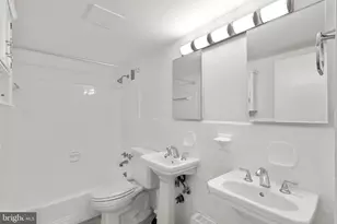 4201 Cathedral Ave NW, Washington, DC 20016 - Photo 16