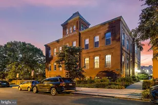 725 5th St SE, Washington, DC 20003 - Photo 2