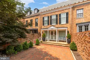 3043 W Ln Keys NW, Washington, DC 20007 - Photo 2