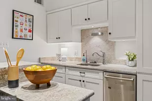 1360 L St SE, Washington, DC 20003 - Photo 14