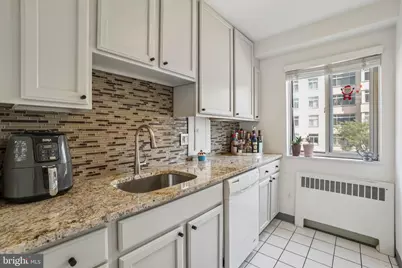 730 24th Street NW #205, Washington, DC 20037 - Photo 10