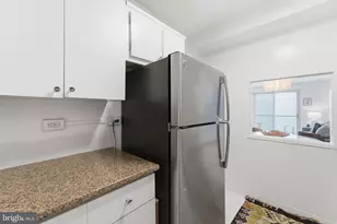 730 24th St NW, Washington, DC 20037 - Photo 4