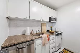 730 24th St NW, Washington, DC 20037 - Photo 2