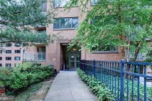 4201 Cathedral Ave NW, Washington, DC 20016 - Photo 32