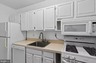 4200 Cathedral Ave NW, Washington, DC 20016 - Photo 20