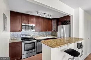 1325 18th St NW, Washington, DC 20036 - Photo 10
