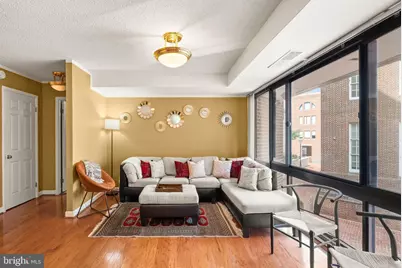 1077 30th Street NW #201, Washington, DC 20007 - Photo 4