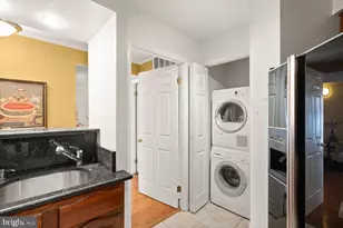 1077 30th St NW, Washington, DC 20007 - Photo 8