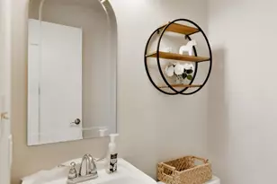 3726 Burnham Pl NE, Washington, DC 20019 - Photo 10