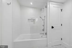 235 12th St SE, Washington, DC 20003 - Photo 38