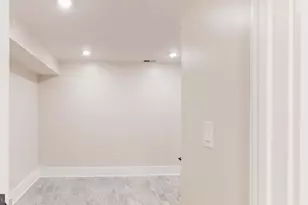 3001 11th St NW, Washington, DC 20001 - Photo 8