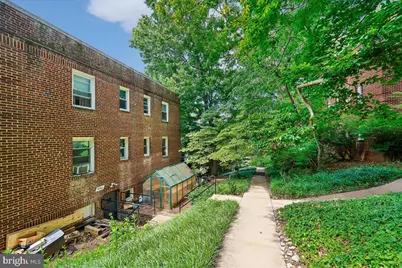 2301 41st Street NW #302, Washington, DC 20007 - Photo 30
