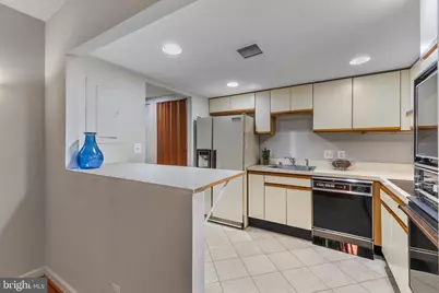 1099 22nd Street NW #104, Washington, DC 20037 - Photo 4