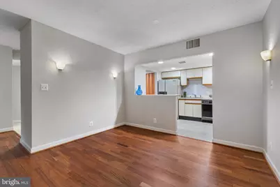 1099 22nd Street NW #104, Washington, DC 20037 - Photo 8
