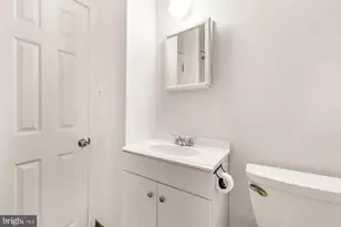 1102 K St SE, Washington, DC 20003 - Photo 18
