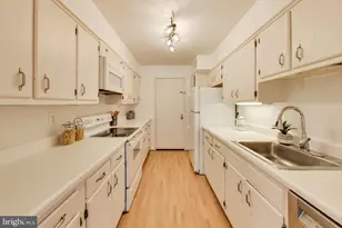 2501 Calvert St NW, Washington, DC 20008 - Photo 10
