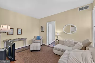 115 E SE #201, Washington, DC 20003 - Photo 6