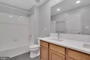 909 5th St SE, Washington, DC 20003 - Photo 14