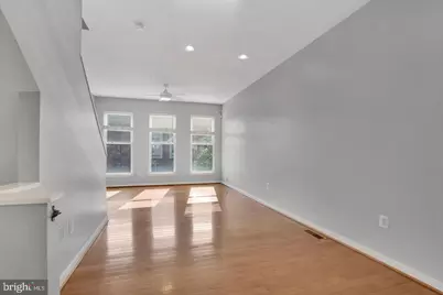 909 5th Street SE, Washington, DC 20003 - Photo 6