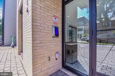 1016 17th Place NE #102, Washington, DC 20002 - Photo 2