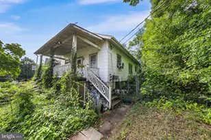 2162 30th St NE, Washington, DC 20018 - Photo 2