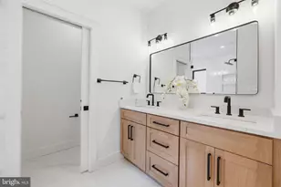 1933 Calvert St NW, Washington, DC 20009 - Photo 52