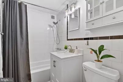 3900 Tunlaw Road NW #206, Washington, DC 20007 - Photo 2