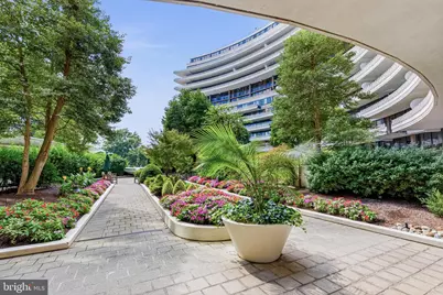700 New Hampshire Avenue NW #717, Washington, DC 20037 - Photo 38