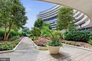 700 New Hampshire Ave NW, Washington, DC 20037 - Photo 38