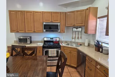 1018 F Street NE, Washington, DC 20002 - Photo 2