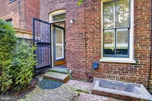 304 A St SE, Washington, DC 20003 - Photo 20