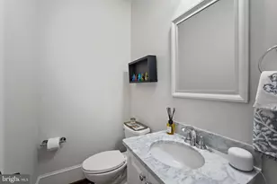 42 W St NW, Washington, DC 20001 - Photo 16
