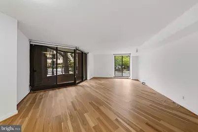1099 22nd Street NW #103, Washington, DC 20037 - Photo 2