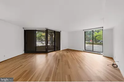 1099 22nd Street NW #103, Washington, DC 20037 - Photo 4