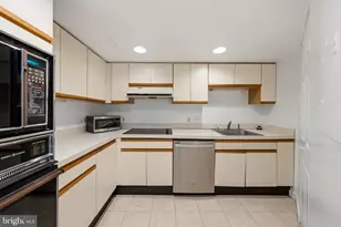 1099 22nd Street NW, Washington, DC 20037 - Photo 6