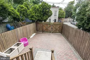 2712 P NW, Washington, DC 20007 - Photo 22