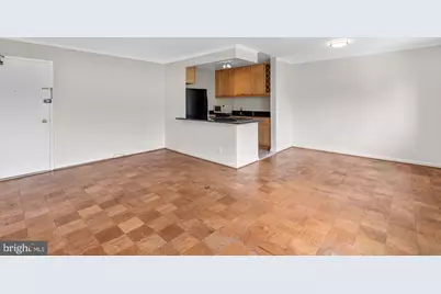 4570 Macarthur Boulevard NW #107, Washington, DC 20007 - Photo 2
