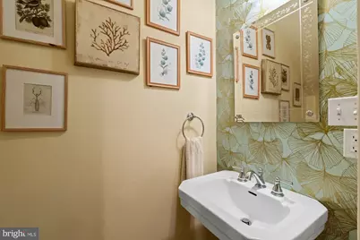 207 10th Street SE, Washington, DC 20003 - Photo 8