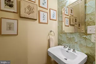 207 10th St SE, Washington, DC 20003 - Photo 8