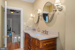 207 10th St SE, Washington, DC 20003 - Photo 28
