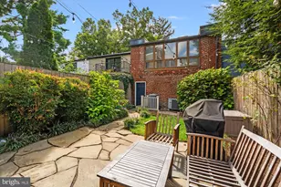 207 10th St SE, Washington, DC 20003 - Photo 48