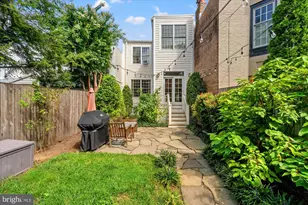 207 10th St SE, Washington, DC 20003 - Photo 50