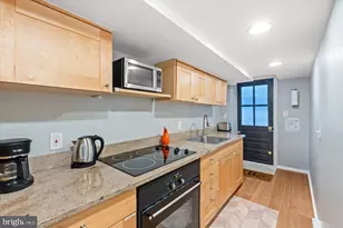 207 10th St SE, Washington, DC 20003 - Photo 32